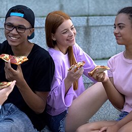 teens-eating-pizza-north-austin-mud-1